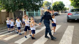 Polícia Militar inicia Proerd-Kids com educação para o trânsito nas escolas particulares de Coxim