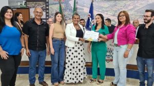 Vereadora Professora Marly Nogueira concede Moção de Congratulação aos profissionais do Caps de Coxim 
