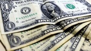 Dólar cai para R$ 4,86 após aprovação da reforma tributária na Câmara