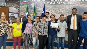 Claudia Aureliano recebe Moção de Congratulação da Câmara Municipal de Coxim 
