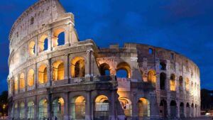 Turista que gravou nome na parede do Coliseu disse que 'não sabia da idade' do monumento