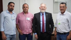 Prefeito de Glória de Dourados Aristeu Nantes e deputado estadual Antonio Vaz planejam ações em visita ao gabinete parlamentar