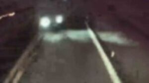 VÍDEO: Carro invade pista contrária na BR-262 e bate de frente com carreta; passageira morreu