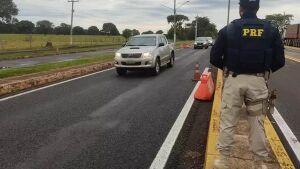 Boliviana é presa na BR-262 com 31 quilos de pasta base no corpo