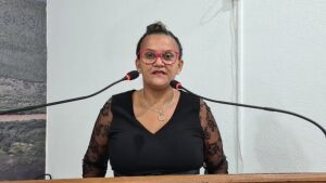 Vereadora Professora Marly Nogueira solicita demarcação de áreas públicas e iluminação de praça 