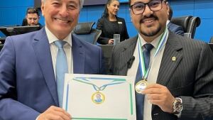 Hashioka entrega medalha do mérito a secretário nacional de juventude do União Brasil