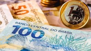 Consumidores de Goiás e Mato Grosso do Sul são os que mais dizem cortar gastos supérfluos
