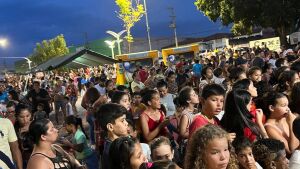 Festa reúne centenas de crianças em praça de Coxim 