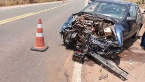 Motor de Monza fica destruído após colisão de frente com caminhonete na BR-163 entre Coxim e Rio Verde 