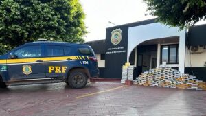 PRF apreende 195 kg de cocaína em caminhonete em Rio Verde