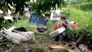 Prefeitura de Coxim multa proprietários de terrenos por acúmulo de lixo e água parada