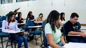 Governo de MS abre inscrições para programa que paga 1 salário mínimo para estudantes