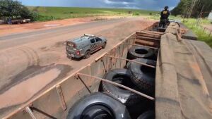 Polícia apreende carga de pneus contrabandeados avaliada em R$ 500 mil que seriam entregues em Coxim 