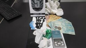 Polícia Militar em Sonora prende jovem por tráfico de drogas e apreende dinheiro 
