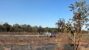 Avião cai ao lado de pista do aeroporto de Costa Rica e deixa 2 mortos
