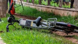 A caminho de igreja, homem cai de bicicleta elétrica e morre em MS