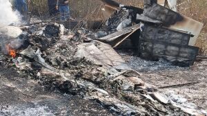 Avião de pequeno porte cai e deixa 5 mortos na zona rural de Mato Grosso