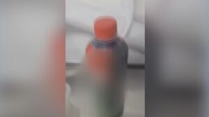 Menino de 8 anos é internado após beber soda cáustica em sala de aula