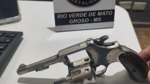 Revólver é apreendido após disparos em evento na colônia Paredes, em Rio Verde de MT/MS 
