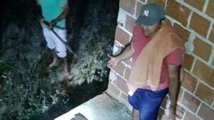 Homem é pego furtando calcinhas e apanha de morador