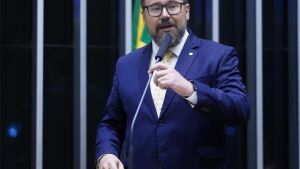 Deputado de MS sugere PEC para acabar com feriados no Brasil