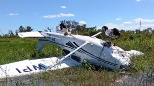 Avião cai e três pessoas são resgatadas em área de difícil acesso no Pantanal de MS 
