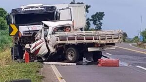 Acidente entre caminhonete e caminhão deixa três mortos na BR-163 entre Bandeirantes e São Gabriel do Oeste