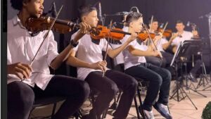 Harmonia e Cultura: Camerata Suzuki encanta Coxim com música clássica