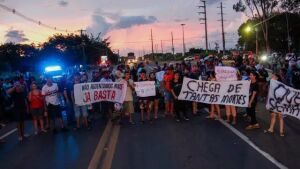 Contra mortes frequentes, manifestantes fecham BR-163 por uma hora e meia em MS
