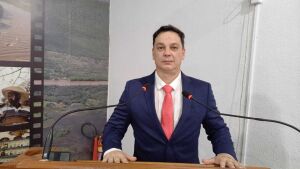 Johnny Guerra Gai toma posse  comprometido com o povo e consciente de suas funções de vereador em Coxim  