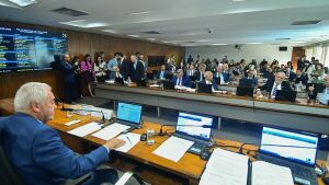 CCJ aprova fim da reeleição para presidente da República, governador e prefeito com mandatos de cinco anos em eleições unificadas