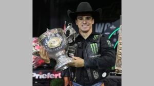 Peão de MS conquista tricampeonato mundial de rodeio nos EUA