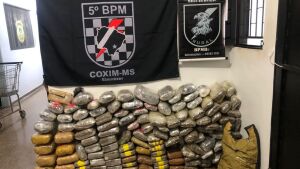 Polícia Militar e PRF apreendem mais de 100 kg de maconha e prendem dois homens em flagrante em Rio Verde