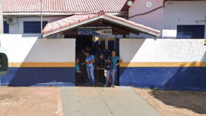 Escola é invadida, furtada e depredada por adolescentes em MS
