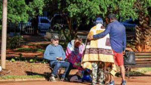 Morte de segurança de 78 anos teve relação com o frio? Médica explica riscos para idosos