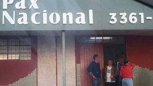 Irmão de 11 anos encontra bebê afogado em balde enquanto padrasto dormia em MS 