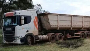 Criança morre eletrocutada após carreta derrubar poste em fazenda de MS


