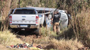 Batida entre carro e caminhonete termina em morte na BR-163