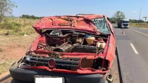 Motorista perde controle em curva e fica em estado grave ao capotar carro na BR-163 entre Rio Verde de Mato Grosso e São Gabriel do Oeste