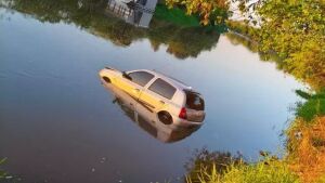 Mulher finge morte para escapar de afogamento pelo ex após o homem jogar o carro em que estavam no rio em MS 