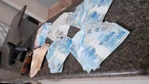 Após roubarem R$ 50 mil em rancho de Coxim, quinteto é preso pela polícia e parte do dinheiro recuperado 