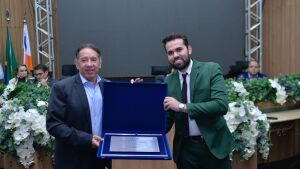 Gerson Claro é homenageado com título de Cidadão Aparecidense pela Câmara Municipal