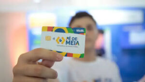 Pé-de-Meia: estudantes do ensino médio começam a receber 7ª parcela nesta segunda