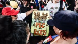 PEC da Blindagem é rejeitada em votação unânime pela CCJ do Senado