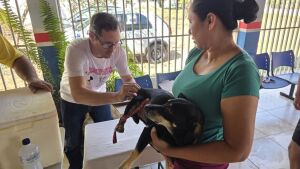 Prefeitura de Coxim vacina mais de 8 mil cães e gatos contra a raiva em ação no último sábado