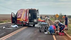 Rapaz morre e três ficam feridos após carro sair da pista e capotar em São Gabriel do Oeste 