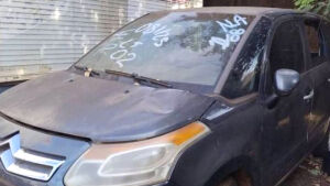 Homem encontra droga em carro comprado em leilão

