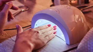 Anvisa proíbe substâncias utilizadas em produtos de unhas de gel