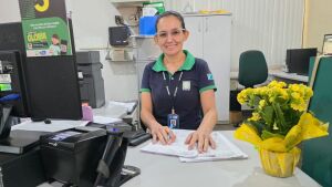 Dia do servidor: gentileza por bom atendimento é retribuída com carinho na agência do Detran de Coxim