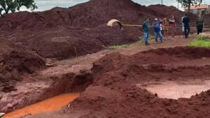 Menino de 8 anos morre afogado ao cair em buraco durante chuva em MS